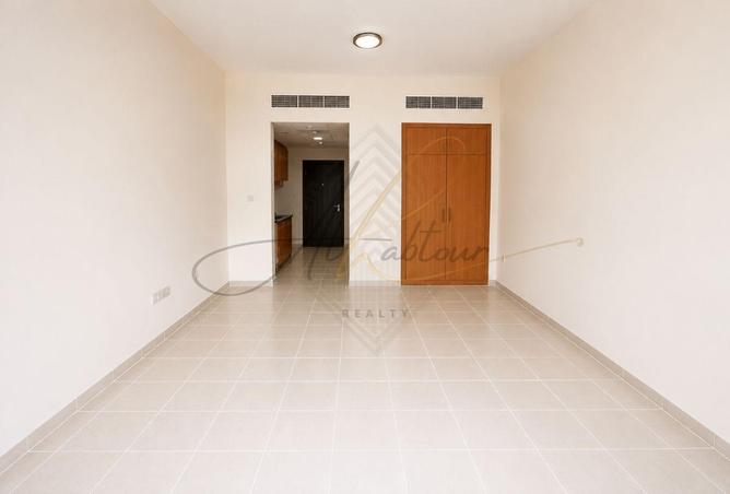Spacious Studio | Balcony | Neat to Metro — photo 4