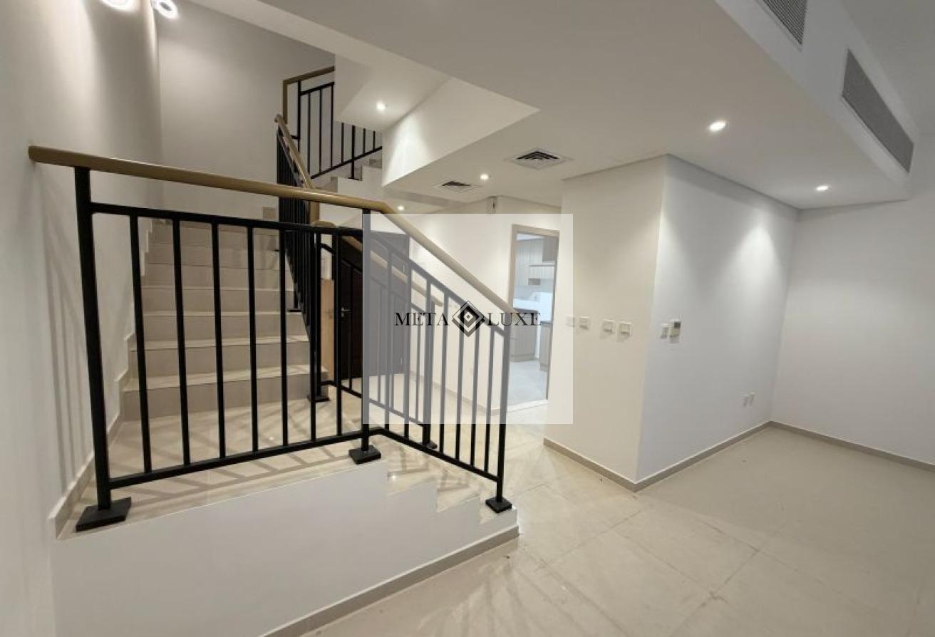 Vacant, Close Kitchen, Spacious 3 BHK photo 7