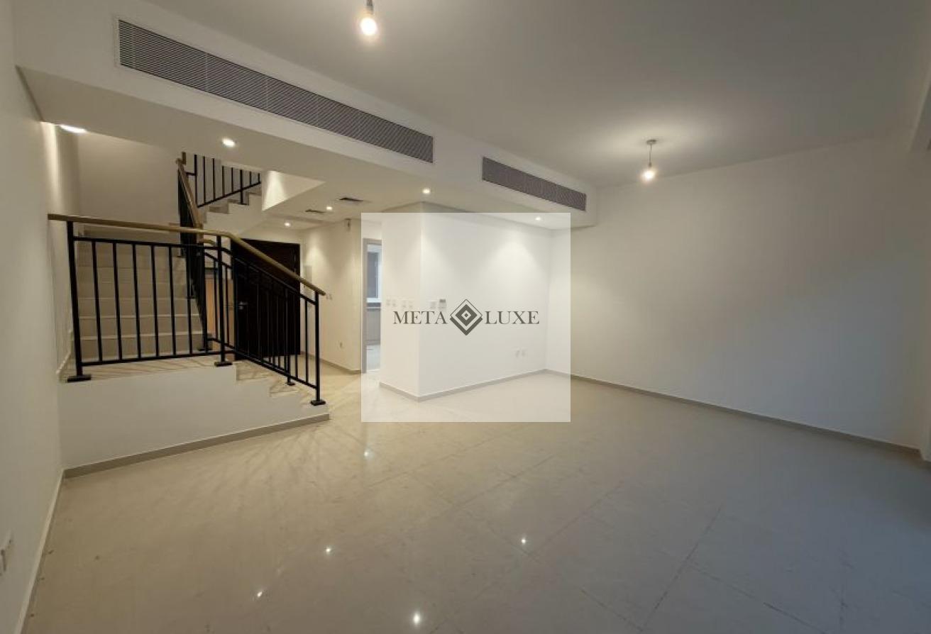 Vacant, Close Kitchen, Spacious 3 BHK photo 6