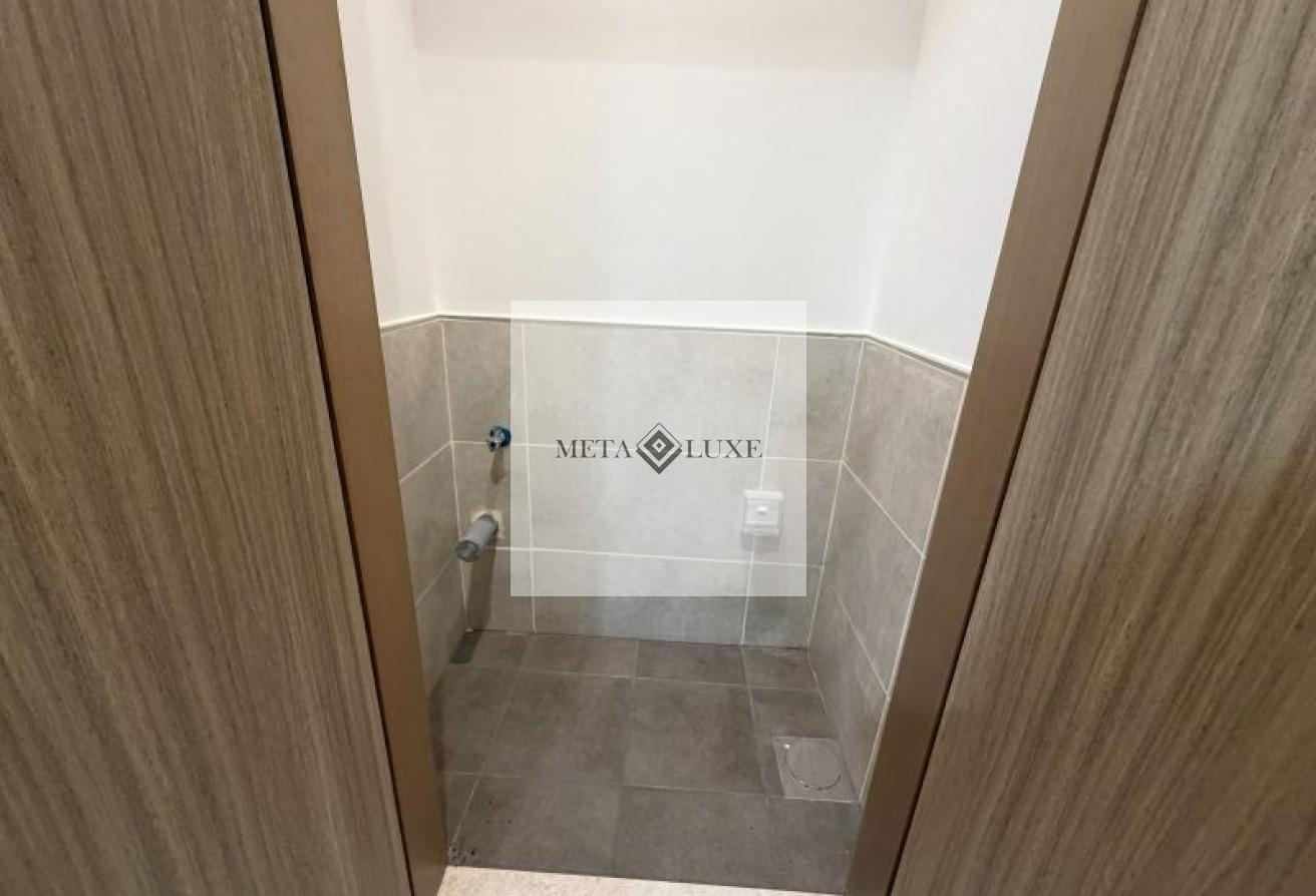 Vacant, Close Kitchen, Spacious 3 BHK photo 8