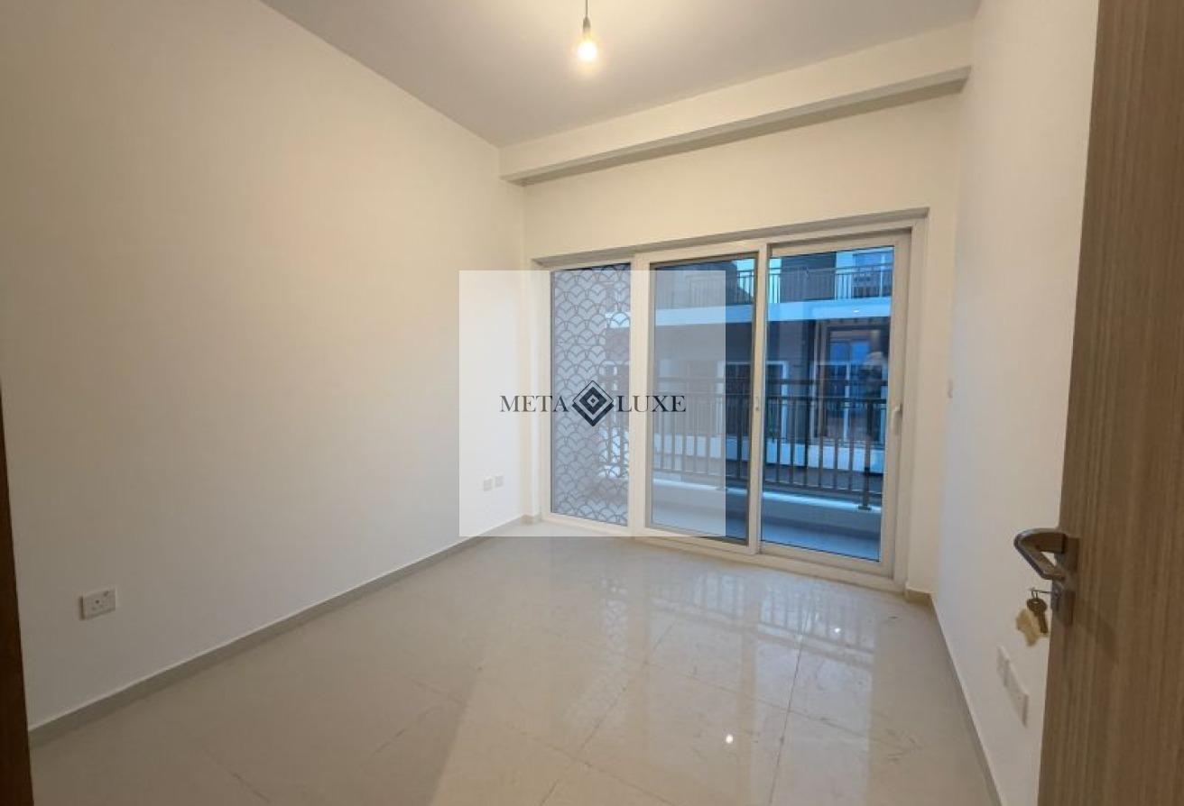 Vacant, Close Kitchen, Spacious 3 BHK photo 16