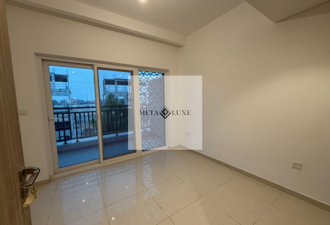 Vacant, Close Kitchen, Spacious 3 BHK photo 10