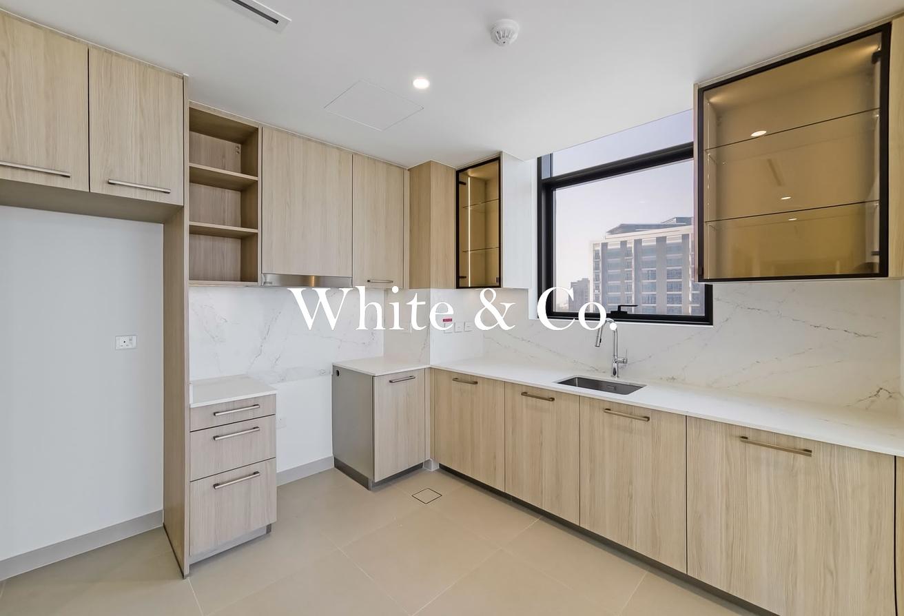 Available Now | Corner Unit | Luxury 2B photo 3
