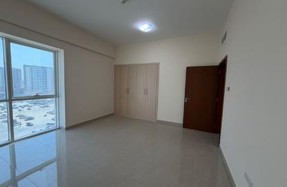 شقة - 2 غرف نوم - 2 حمامات للايجار في برج البوابة 1 - مشيرف - عجمان