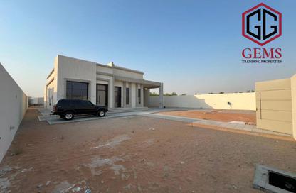 Villa - 3 - 4 for rent in Al Aweer 1 - Al Aweer - Dubai