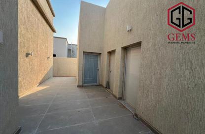 Villa - 3 - 4 for rent in Al Aweer 1 - Al Aweer - Dubai