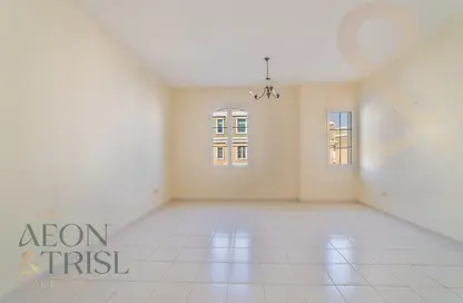 شقة - 1 حمام للايجار في P05 - طراز فرنسي - المدينة العالمية - دبي شقة - 1 حمام للايجار في P05 - طراز فرنسي - المدينة العالمية - دبي