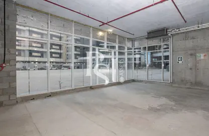 Retail - Studio for rent in Al Jimi Avenue - Al Khalidiya - Abu Dhabi