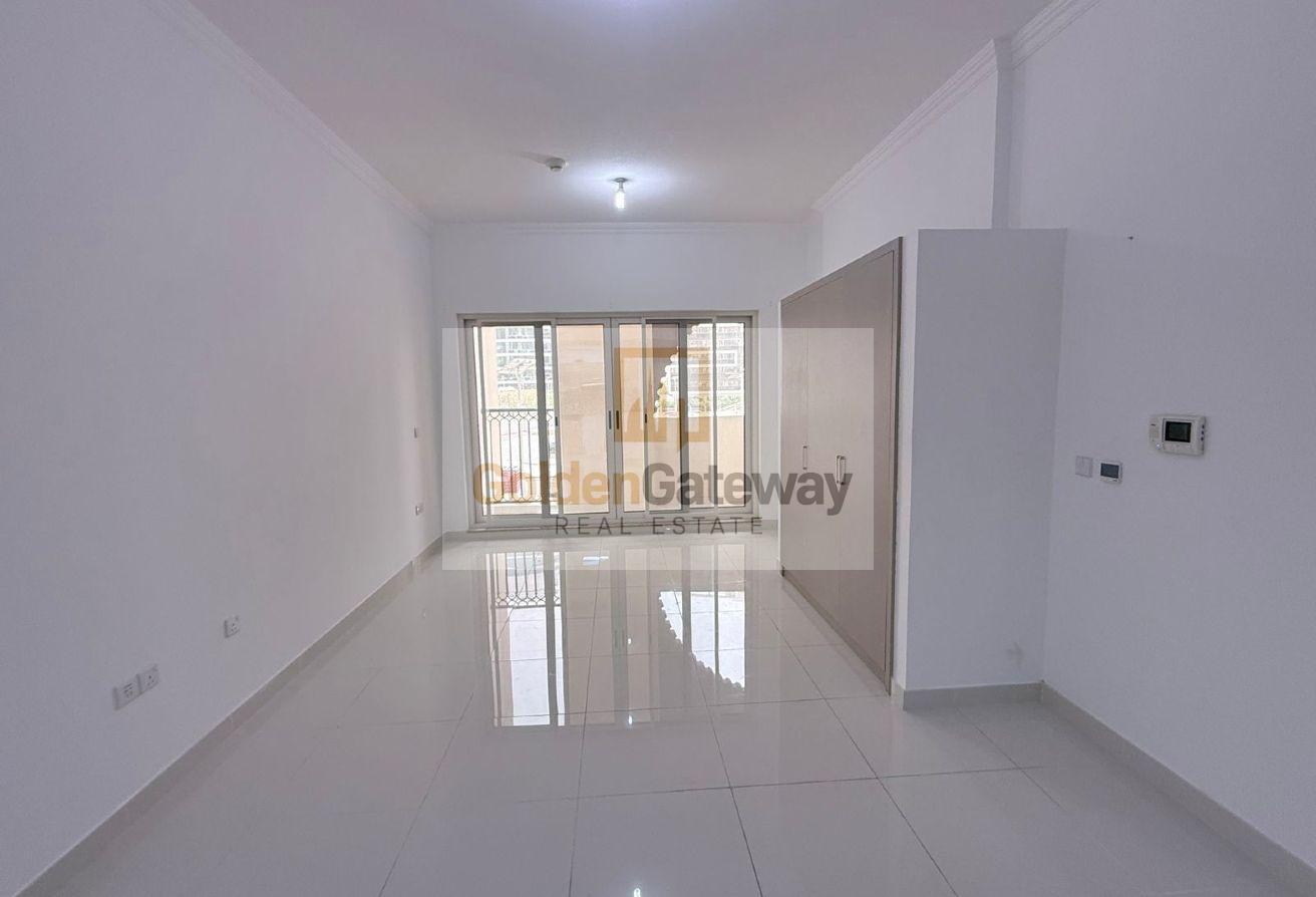 Vacant Studio | Spacious Kitchen | Sunset View photo 7
