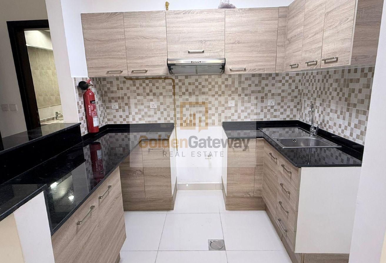 Vacant Studio | Spacious Kitchen | Sunset View photo 8