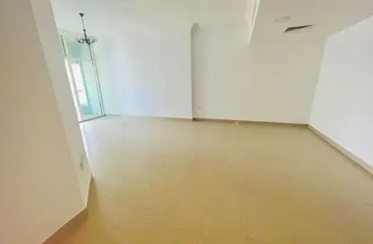 شقة - 2 غرف نوم - 3 حمامات للايجار في التعاون - الشارقة