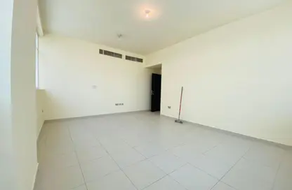 شقة - 2 غرف نوم - 2 حمامات للايجار في شعبية 10 - شعبية - مصفح - أبوظبي