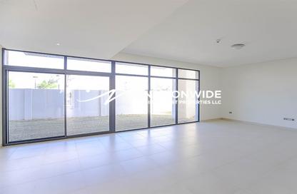 Villa - 4 - 5 for rent in West Yas - Yas Island - Abu Dhabi