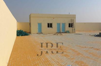 Warehouse - Studio - 1 Bathroom for rent in Al Sajaa - Sharjah