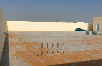 Warehouse - Studio - 1 Bathroom for rent in Al Sajaa - Sharjah