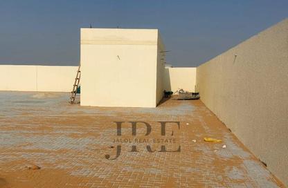 Warehouse - Studio - 1 Bathroom for rent in Al Sajaa - Sharjah