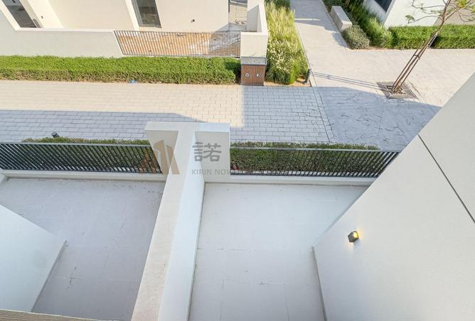 Vacant 3BR | Spacious Layout | Modern photo 2