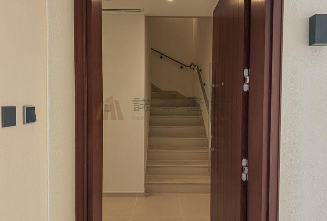 Vacant 3BR | Spacious Layout | Modern photo 3