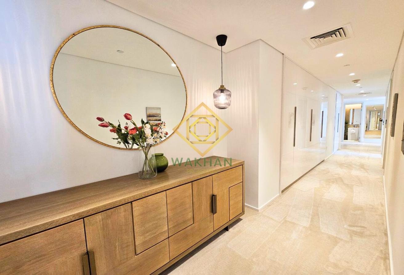 Luxury 4 + Maids |Full Sea and Sunset View |Vacant photo 8