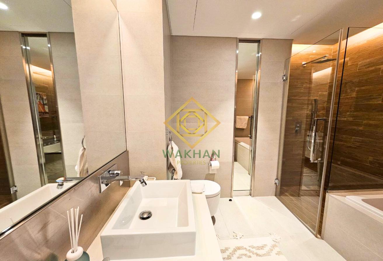 Luxury 4 + Maids |Full Sea and Sunset View |Vacant photo 12