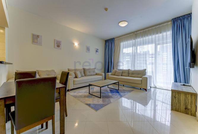 تصميم كبير | شقة واسعة بغرفة نوم واحدة + غرفة خادمة | مساحة تخزين وافرة