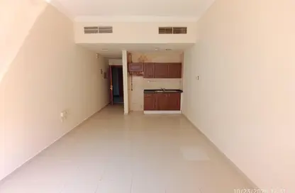 شقة - 1 حمام للايجار في القليعة - الشرق - الشارقة شقة - 1 حمام للايجار في القليعة - الشرق - الشارقة