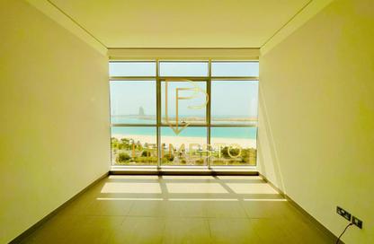 Apartment - 3 Bedrooms - 4 Bathrooms for rent in Wave tower - Corniche Road - Abu Dhabi
