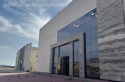 Warehouse - Studio - 2 Bathrooms for rent in Umm Al Thuoob - Umm Al Quwain
