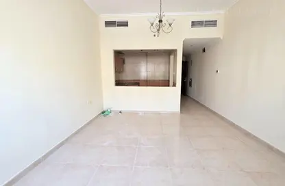 Apartment - 1 Bathroom for rent in Muwaileh 3 Building - Muwaileh - Sharjah