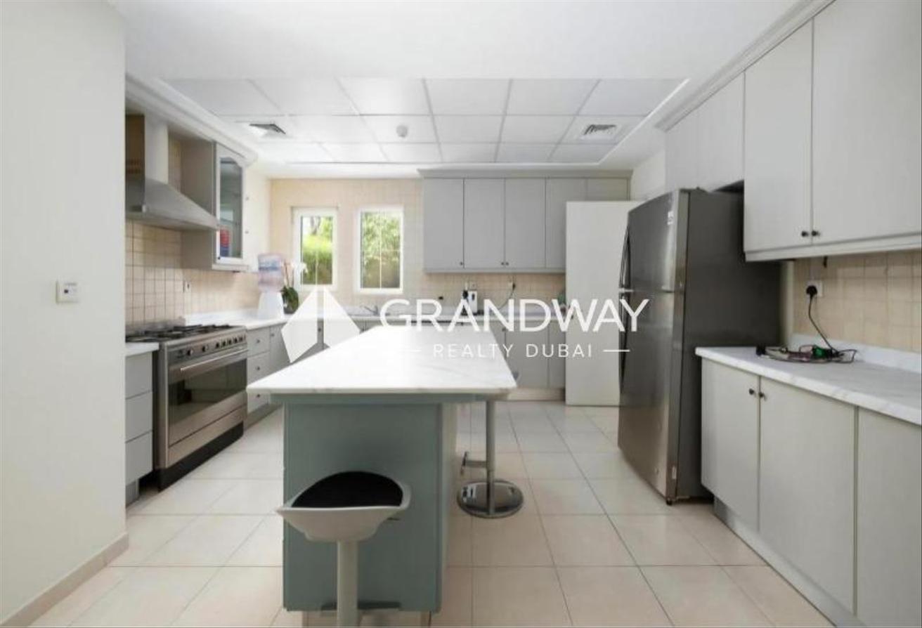 BIG LAYOUT PLOT l PRIVATE POOL l BEST DEAL photo 2