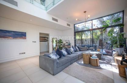 Villa - 4 - 5 for sale in West Yas - Yas Island - Abu Dhabi