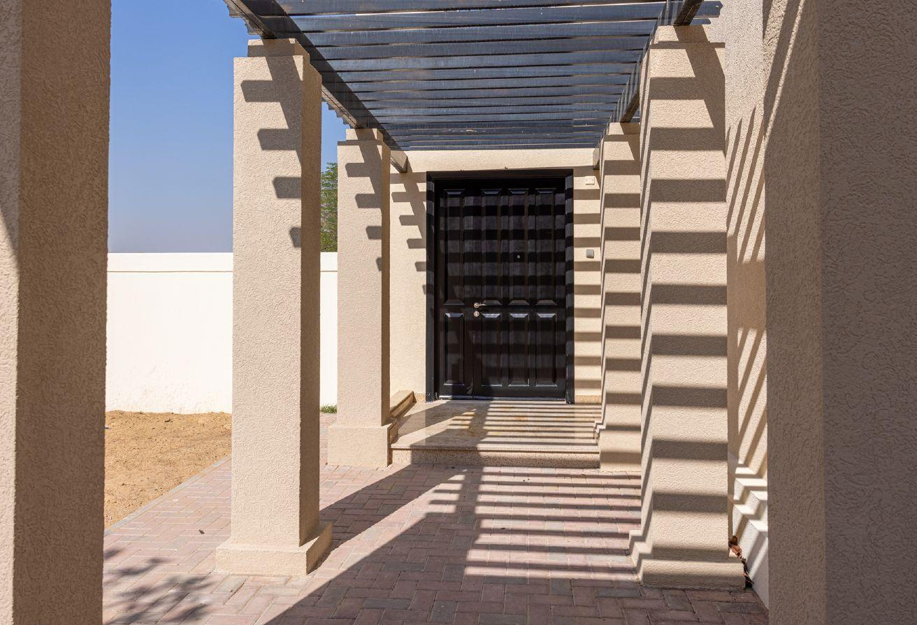 Arabic Style | 5BR Executive Single Row Villa photo 4
