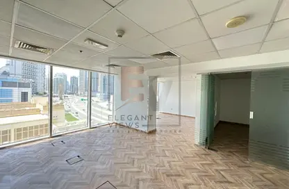 مكتب - 3 غرف نوم - 1 حمام للايجار في برج كريستال - الخليج التجاري - دبي