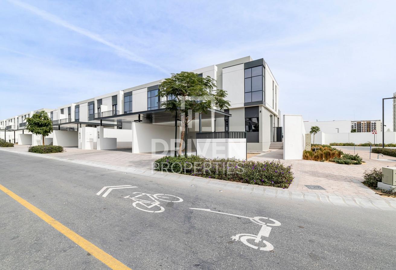 Single Row | Corner Villa | Community View photo 11