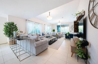 Villa - 4 - 5 for sale in District 4 - Jumeirah Park - Dubai Villa - 4 - 5 for sale in District 4 - Jumeirah Park - Dubai