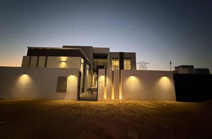 Villa - 4 Bedrooms - 6 Bathrooms for rent in Al Aweer 1 - Al Aweer - Dubai