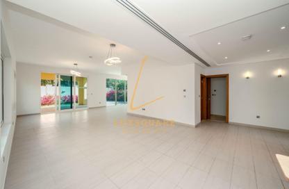 Villa - 4 Bedrooms - 4 Bathrooms for rent in District 9 - Jumeirah Park - Dubai