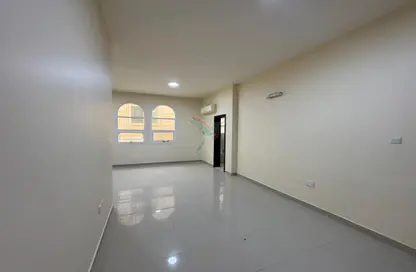 Apartment - 2 Bedrooms - 2 Bathrooms for rent in Al Dafeinah - Asharej - Al Ain