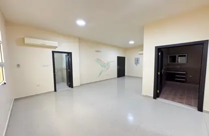 شقة - 2 غرف نوم - 2 حمامات للإيجار في الدفينة - عشارج - العين
