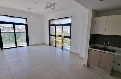 شقة - غرفة نوم - 2 حمامات للايجار في لا بيرلا بلانكا - منطقة 15 - قرية جميرا الدائرية - دبي