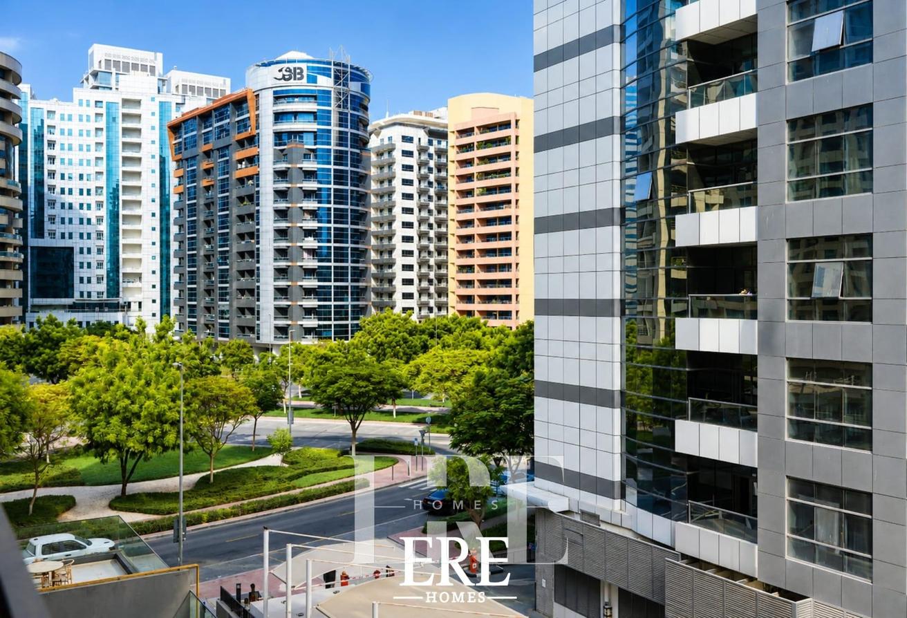 Bright & Spacious|Furnished | Well Maintained photo 28