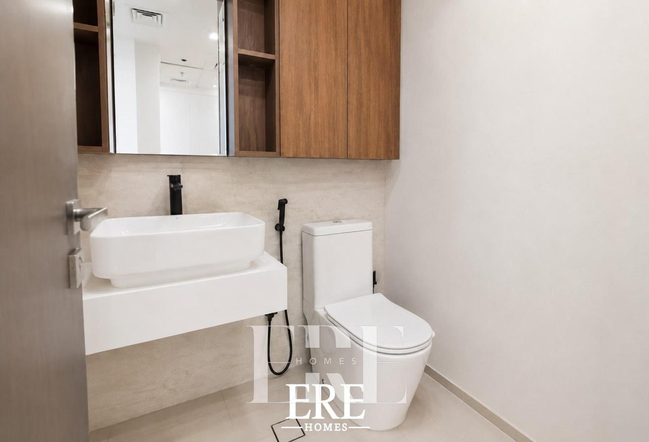 Bright & Spacious|Furnished | Well Maintained photo 11