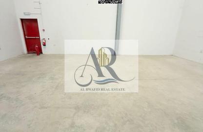 Warehouse - Studio - 2 Bathrooms for rent in Umm Al Thuoob - Umm Al Quwain