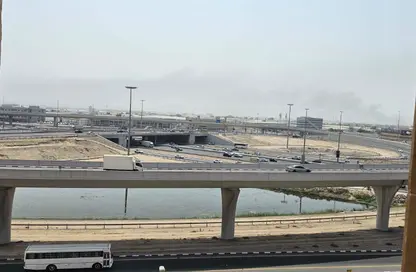 شقة - 2 غرف نوم - 3 حمامات للايجار في تجارية مويلح - الشارقة