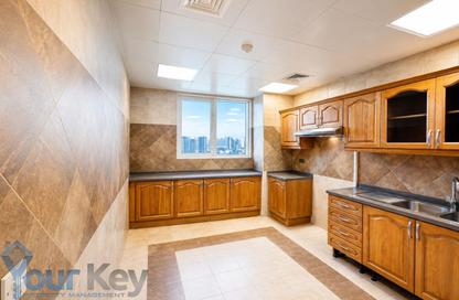 Apartment - 3 Bedrooms - 4 Bathrooms for rent in Al Aryam Tower - Tourist Club Area - Abu Dhabi