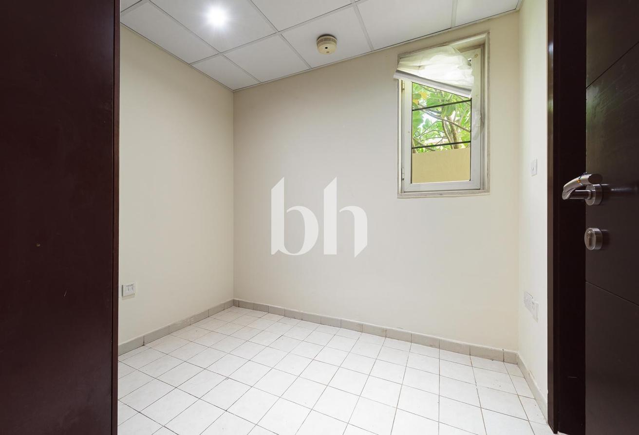 3 bedroom | Unfurnished | Spacious garden photo 8