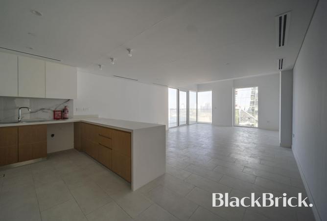 Un-furnished | Sea Views | Great Location photo 3