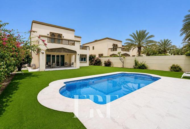 Upgraded 4BR Villa | Lake View | Private Pool