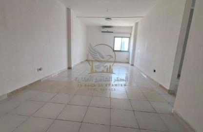 Staff Accommodation - Studio - 2 for rent in Plaza Building - Al Ghuwair - Al Gharb - Sharjah