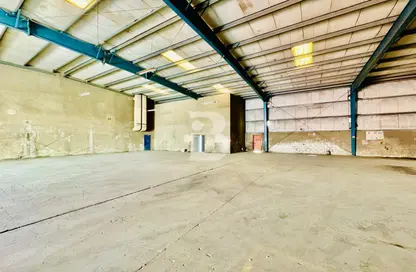 Warehouse - Studio for sale in Phase 1 - Dubai Investment Park (DIP) - Dubai